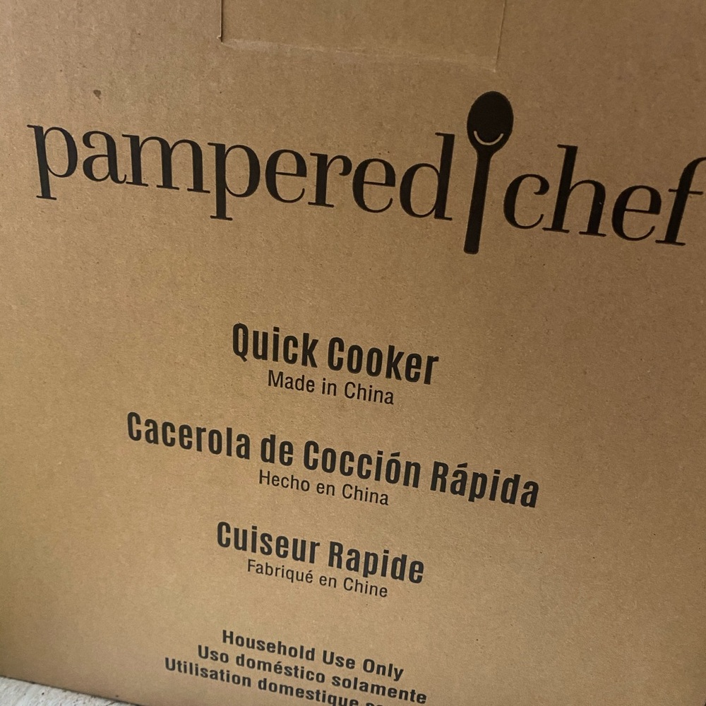 Pampered chef quick cooker with glass lid